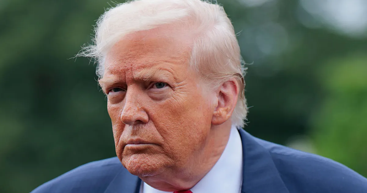 Trump reporte un décret sur l'évaluation des modèles d'IA